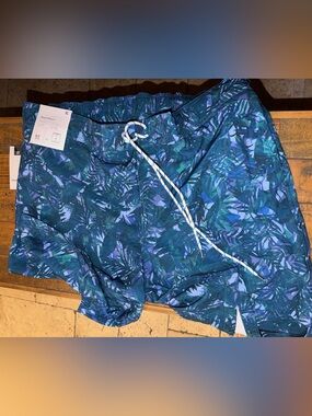 Target Men's Navy and Teal Tropical Print Athletic Shorts